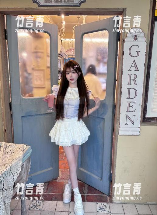 克拉女神 - 高清卓越的汤怡肉丝写真，快来这里免费下载你的艺术收藏