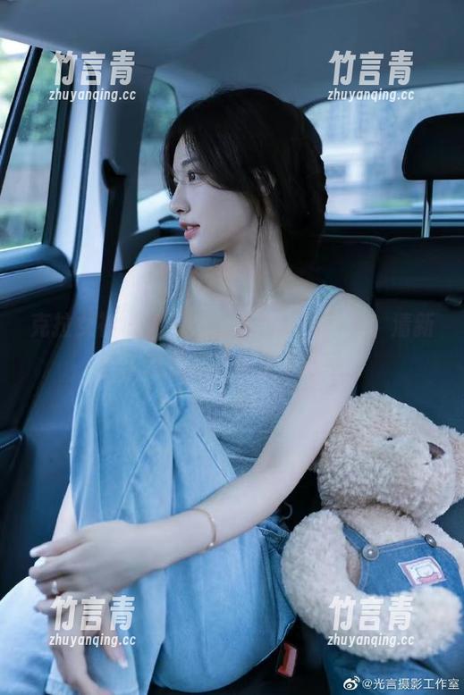 克拉女神-苏可可 克拉女神 - 苏可可的黑白系列写真,清新脱俗的图片让你爱不释手!