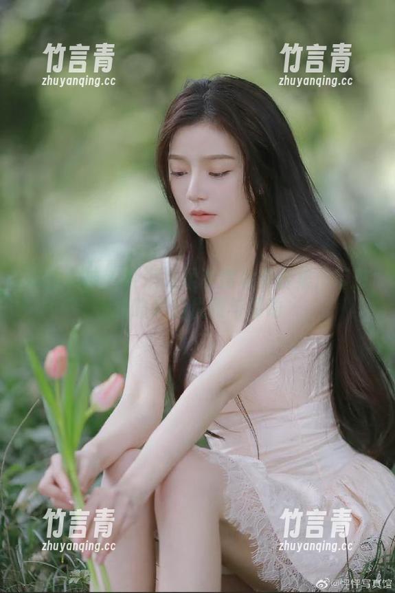 克拉女神-钟淇 克拉女神 - 钟淇温柔私房写真合集:带你领略她的优雅与灵动