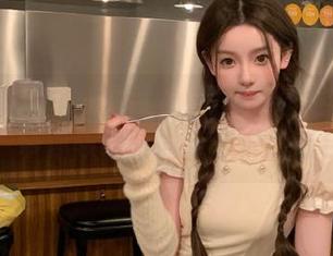 探索兔玩映画的世界：黑丝格子裙高清图片，带你领略时尚与艺术的结合！