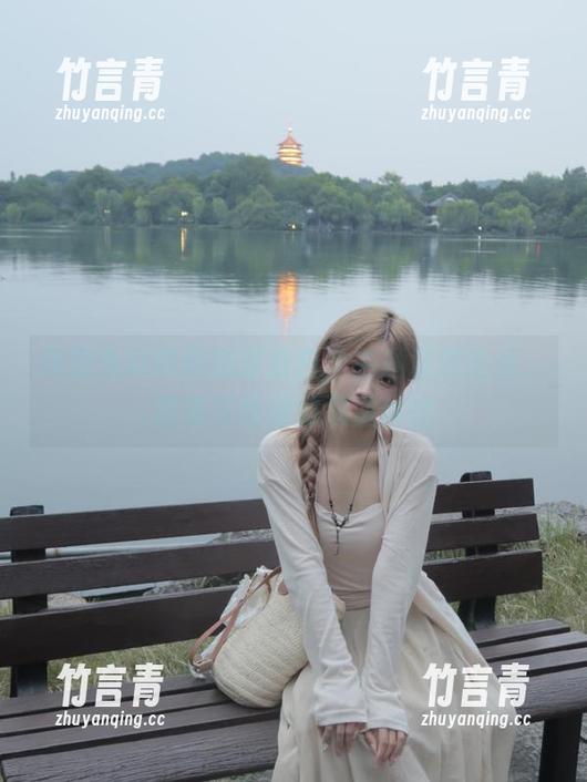 探索兔玩映画蝴蝶结白丝主题私拍合集，甜美与性感的双重体验