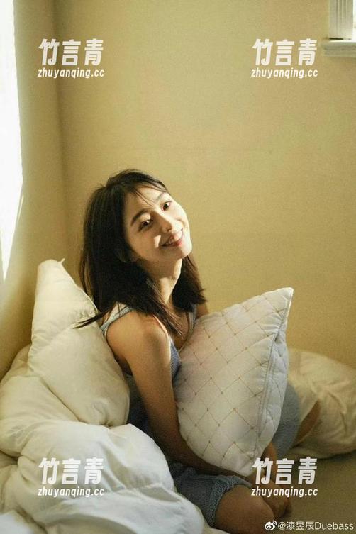 兔玩映画带你在线领略楼梯上的萝莉美图，少女心满满的视觉盛宴