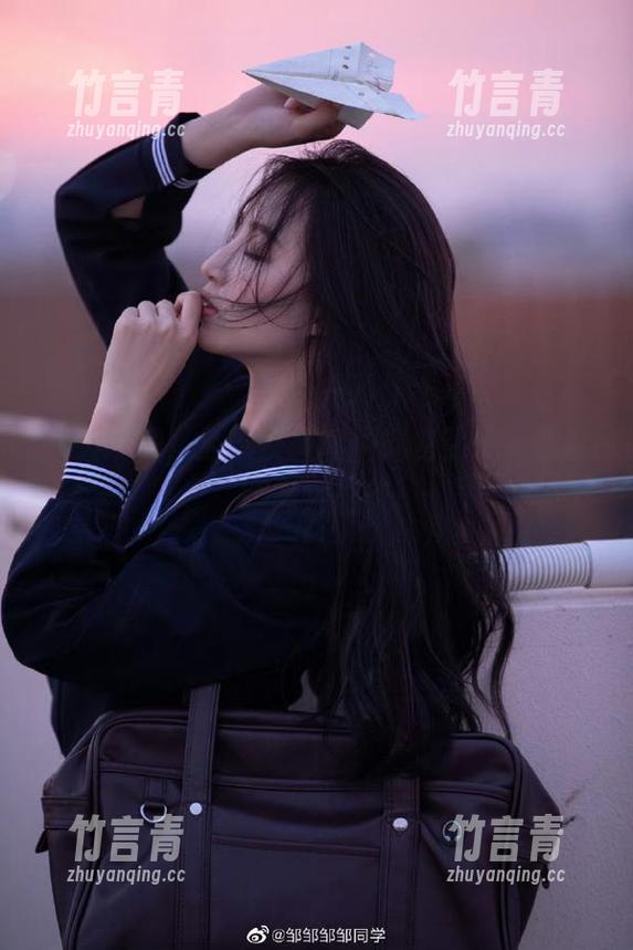 打破常规，兔玩映画私拍揭秘凳子上的裸腿图片之美