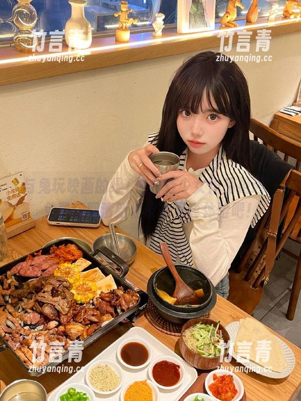 与兔玩映画的绿T恤白鞋少女作品相遇，免费获取清新俏皮的写真体验吧！