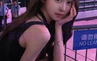 浴室里轻柔光影交织，兔玩映画写真图包带你感受不一样的美感