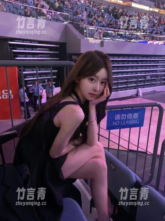 浴室里轻柔光影交织，兔玩映画写真图包带你感受不一样的美感