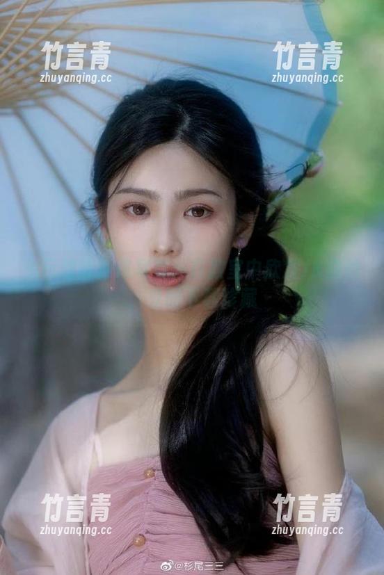 兔玩映画独家写真：在教室中欣赏JK白丝，立即下载珍藏