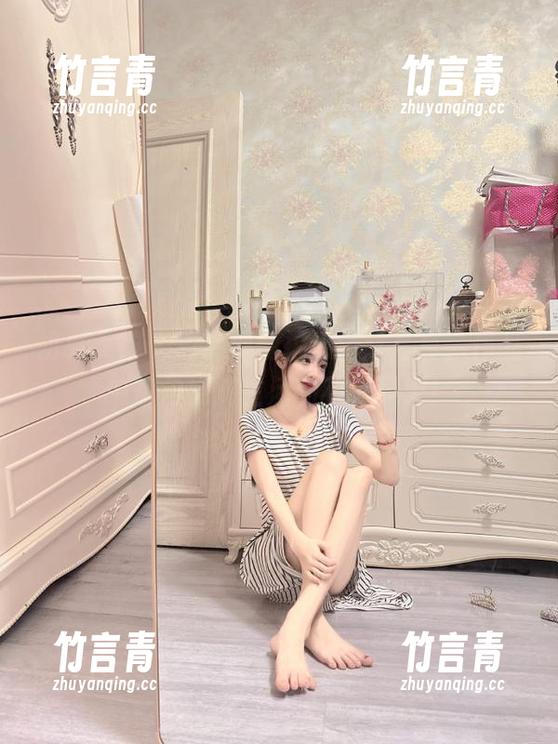 初夏女神 - 点点深情拍摄浴室写真，作品中包含她对生活的独特见解！