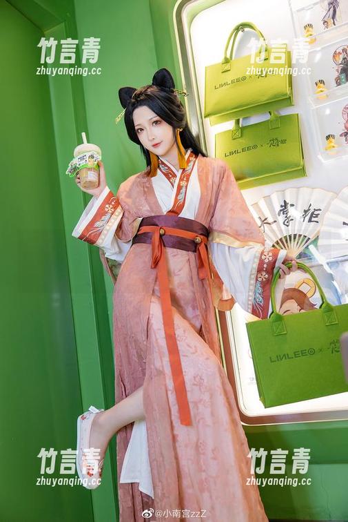 探索南宫的网袜之美：在线写真合集展示她的艺术才华