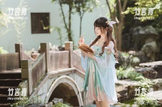 叉子宝宝独家镂空图包更新，尽显光影交错的绝美瞬间！