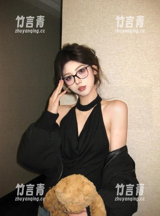 微密圈 - 来自“可爱的肉巴”的蕾丝内衣写真，图片充满张力，谁敢说她不能撩动你的魂？