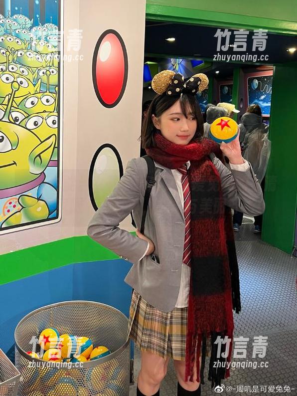 周叽是可爱兔兔 居家也能当女神!周叽是可爱兔兔的小清新居家服私房写真,笑声与美丽齐飞!