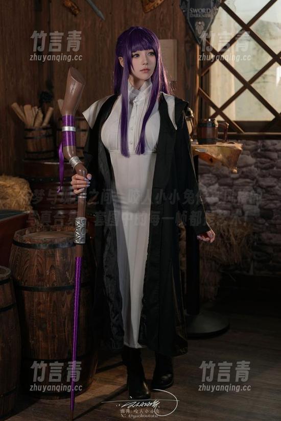 在梦与现实之间：咬人小小兔修女风格的写真合集，套图中的每一帧都是艺术！