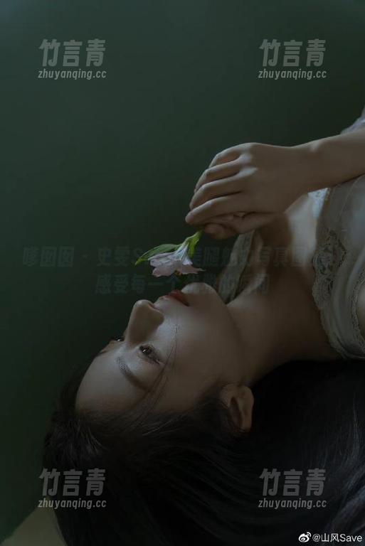 嗲囡囡-史雯Swan 嗲囡囡 - 史雯Swan美腿魅力写真图集:感受每一个优雅的瞬间