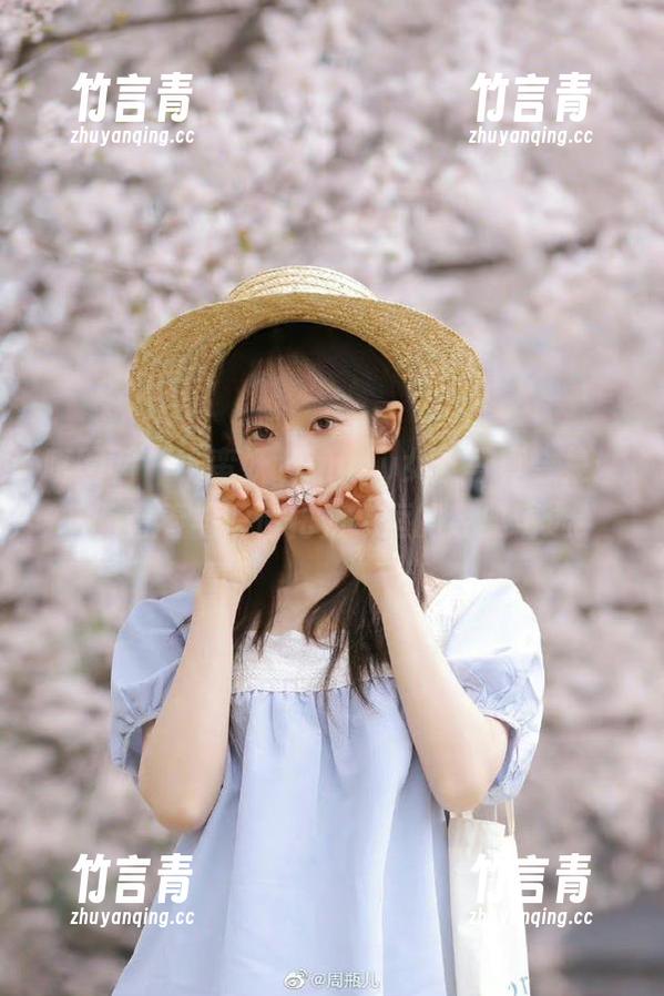 嗲囡囡 - 小蛮妖yummy女友写真合集：将青春与爱情化为永恒的经典精选