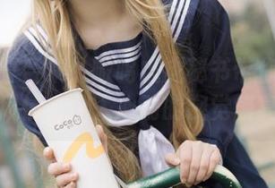 最新写真合集！嗷呜虎虎秘书带你领略不同风情，令人心动的视觉盛宴！