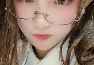 下载在下萝莉控ii的英雄联盟-拉克丝cos，感受光影交织下的绝美瞬间