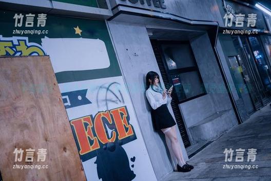 不容错过！夏小秋秋秋红裙写真全新图包更新，视觉盛宴来袭