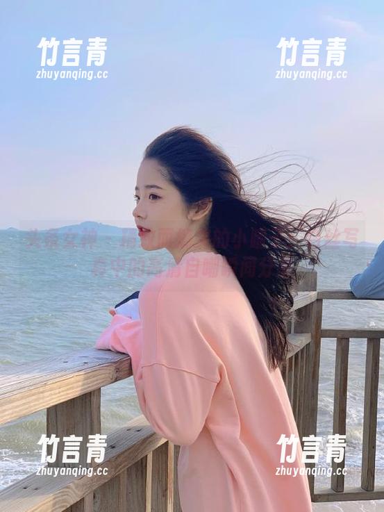 头条女神 - 精致而搞笑的小晴子：白丝写真中的高清自嘲瞬间分享