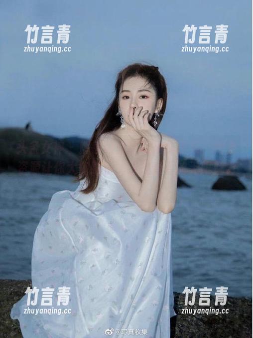 头条女神 - 解锁张蓝欣短裙作品集，绝美资源让你大饱眼福，绽放青春的无限魅力！