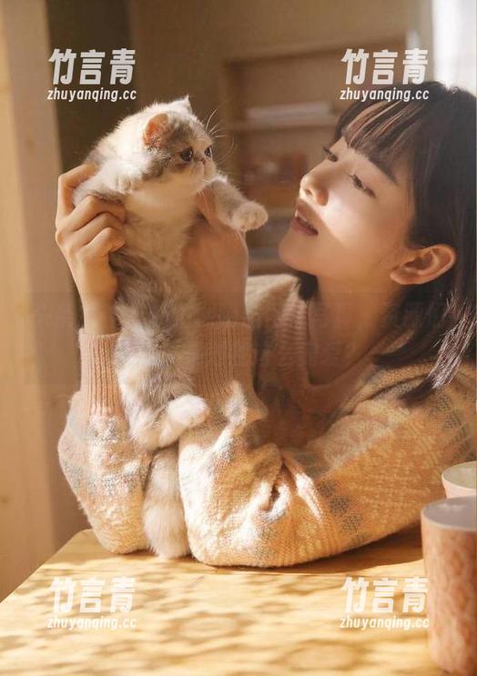 头条女神 - 曲佑熙晒出网袜写真，资源们为何总是对我这么宠爱？