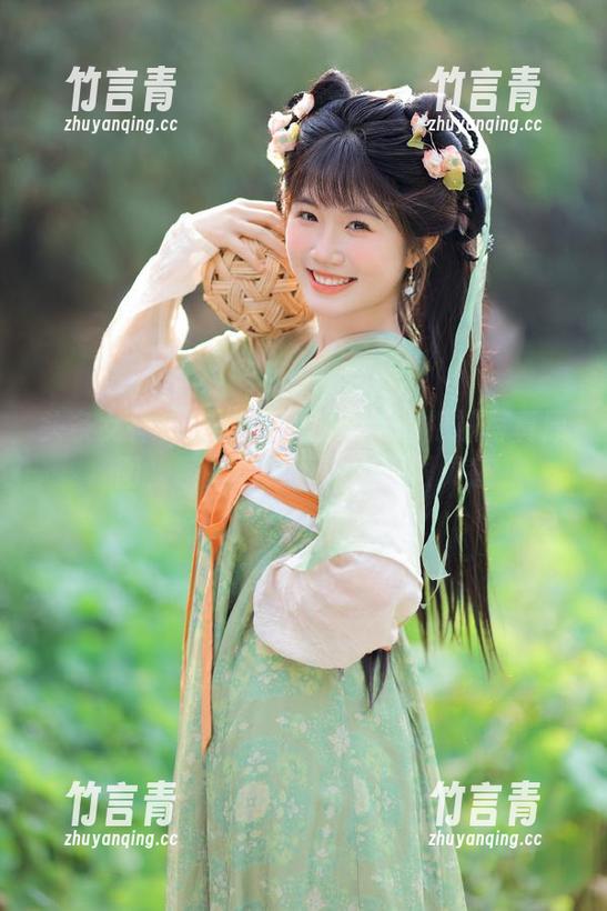 头条女神 - 在线下载温心怡的棉袜写真原图，唤醒你对潮流的无限灵感