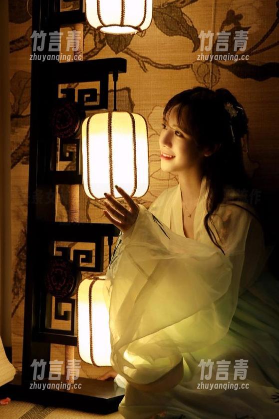 头条女神 - 温心怡短裤写真资源：潮流作品集带你领略不一样的风格
