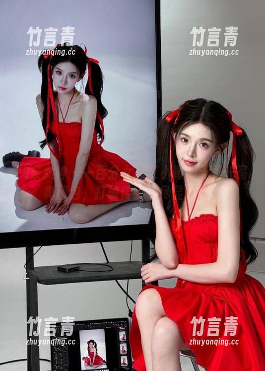 头条女神 - 一百分女孩艾小青的无圣光写真图包，打破传统，尽显风格！