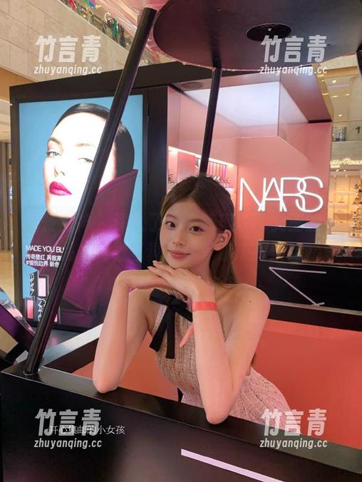 头条女神 - 深入了解“萌琪琪”女王的作品，海量写真资源等你来探索！