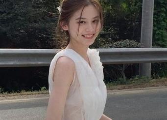 头条女神 – 发现蔡楠日常写真集的魅力，精美资源等你来下载！