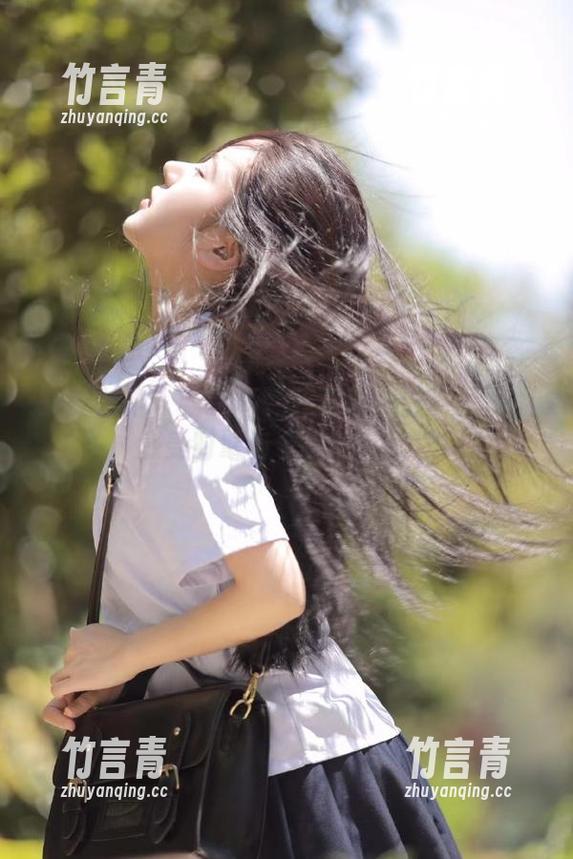 头条女神 - 畅享高韩菲最新灰丝写真套图，感受时髦与个性的完美演绎