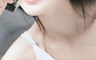 微密圈 – 妮是老虎的童颜白色连体写真图集，分享她的青春与魅力瞬间