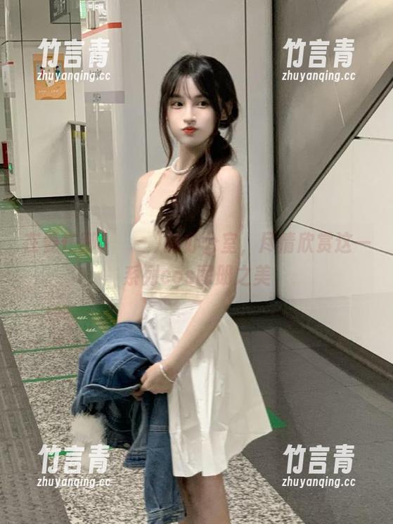 在姜仁卿(강인경)的办公室，尽情欣赏这一系列cos图册之美