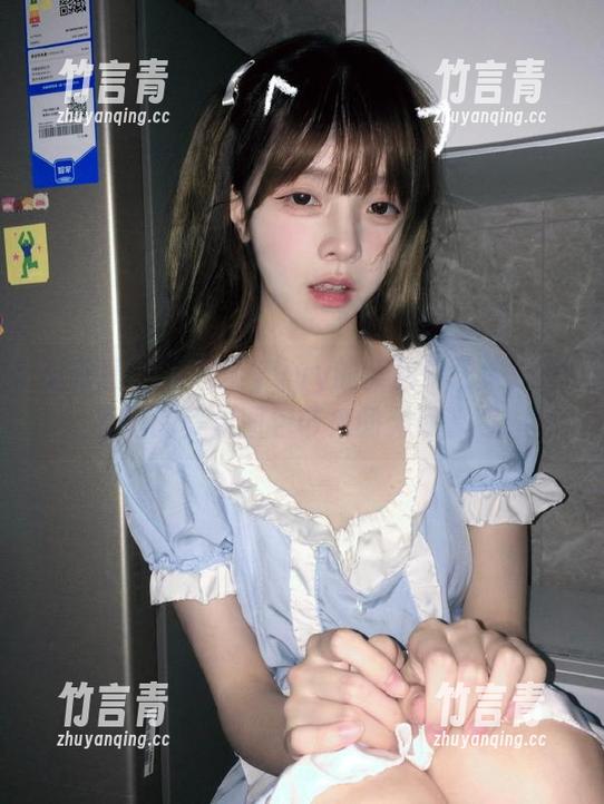 微密圈 - 在婉柔yyyy的美图中迷失，尽享她的美足图包带来的无尽诱惑!