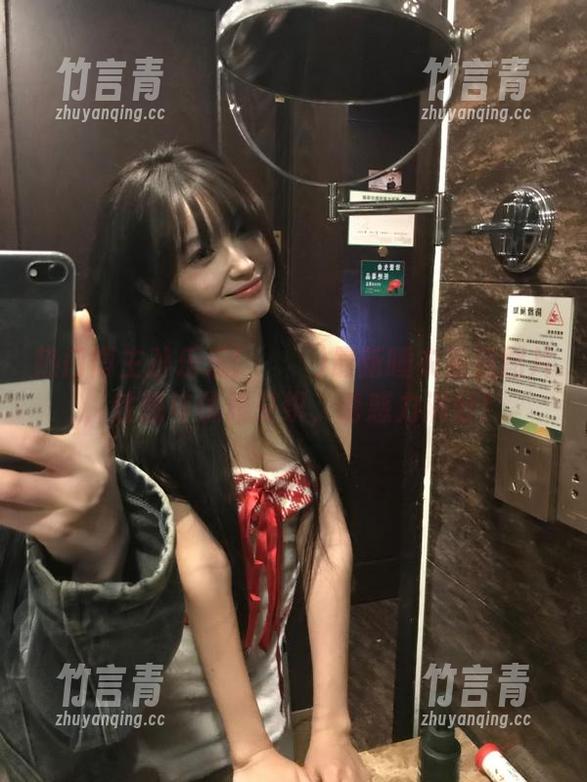 热门博主孙乐乐(손예은)最新睡衣系列图片，性感与优雅交织，诱惑力满分！