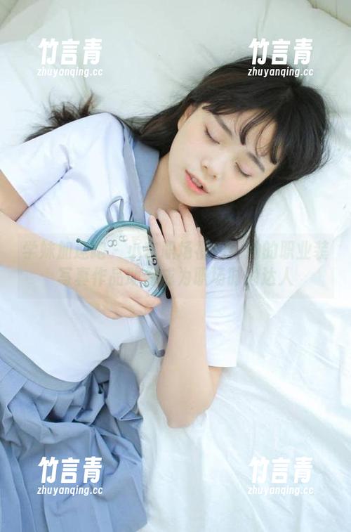 学妹加速跑 - 小艺职场福利！她的职业装写真作品助你成为职场时尚达人