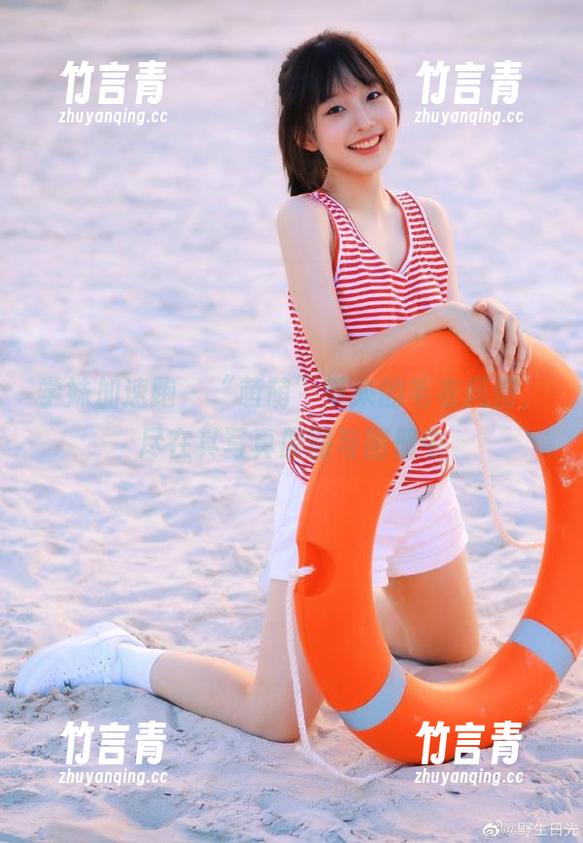 学妹加速跑 - “萌萌”带来的毛衣风情，尽在其写真原图与图册中