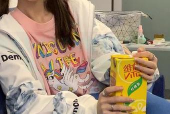 在泳池里找寻宋哈娜的美丽秘密，网盘下载即刻开启视觉盛宴！