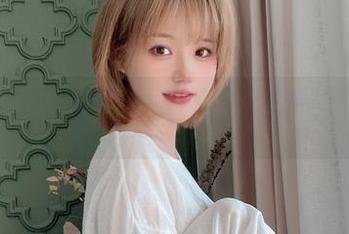 小仓千代w为你献上全套8月舰长写真图集，尽情享受2B原皮的精彩瞬间！