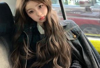 微密圈 – 高清记录：小玉吃果冻的肉丝写真传达的真实与梦幻