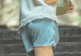 微密圈 – 小玉吃果冻的动感写真：甜甜果冻衬托下的运动风采与青春活力！