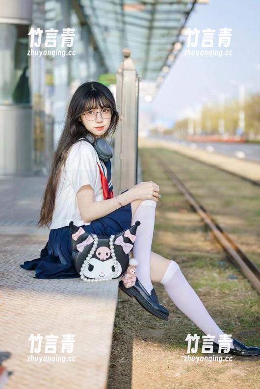 少女秩序-乐栀 少女秩序 - 抢先看!乐栀私房原图JK写真,清新脱俗的魅力瞬间!