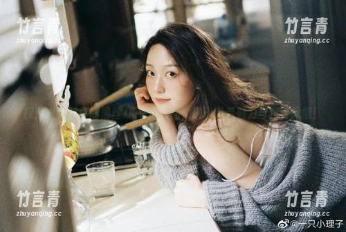 探索少女秩序的黑丝JK私房作品，展现青春魅力与独特风情！
