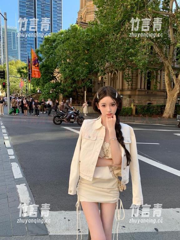 尤果网 - 观看K8傲娇萌萌的修女写真，感悟她在每一张照片中流露出的迷人气息与真诚之心。