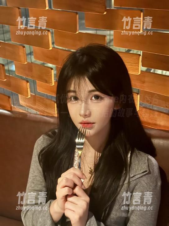 尤果网 - 细腻优雅的Maggie内衣图包合集：探索她每一张照片背后的故事与情感之旅