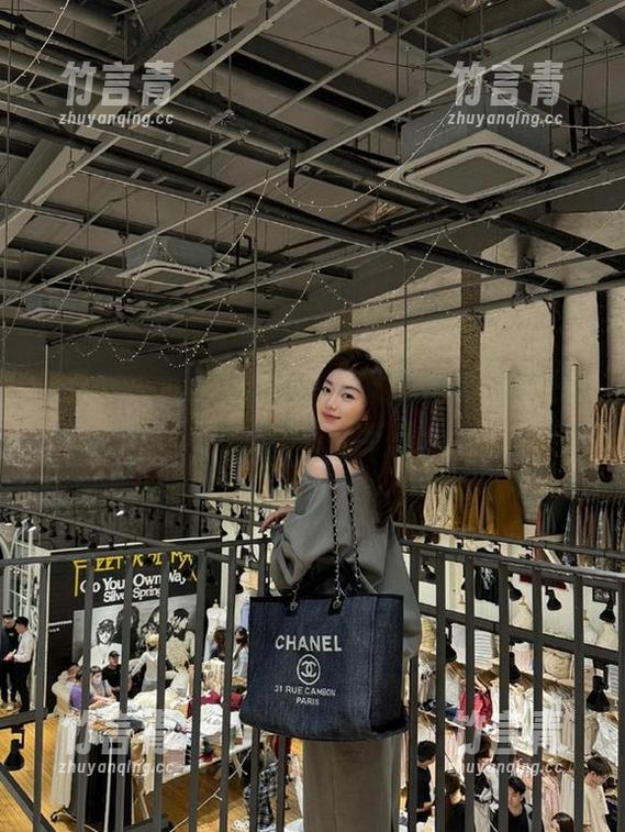 尤果网 - 沉浸在仙妮的修女写真中，感受图片背后的深情与细腻