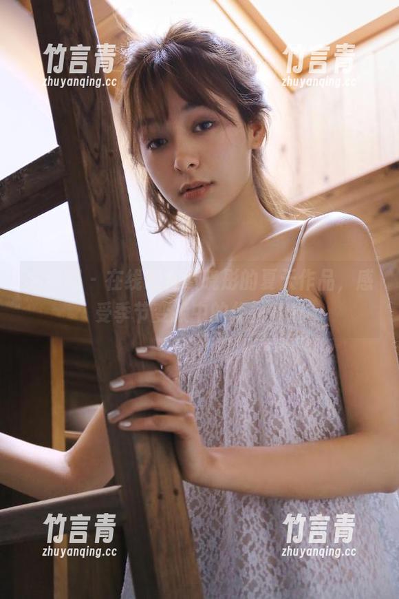 尤果网 - 在线观赏谭晓彤的夏天作品，感受季节变换中的优雅气息