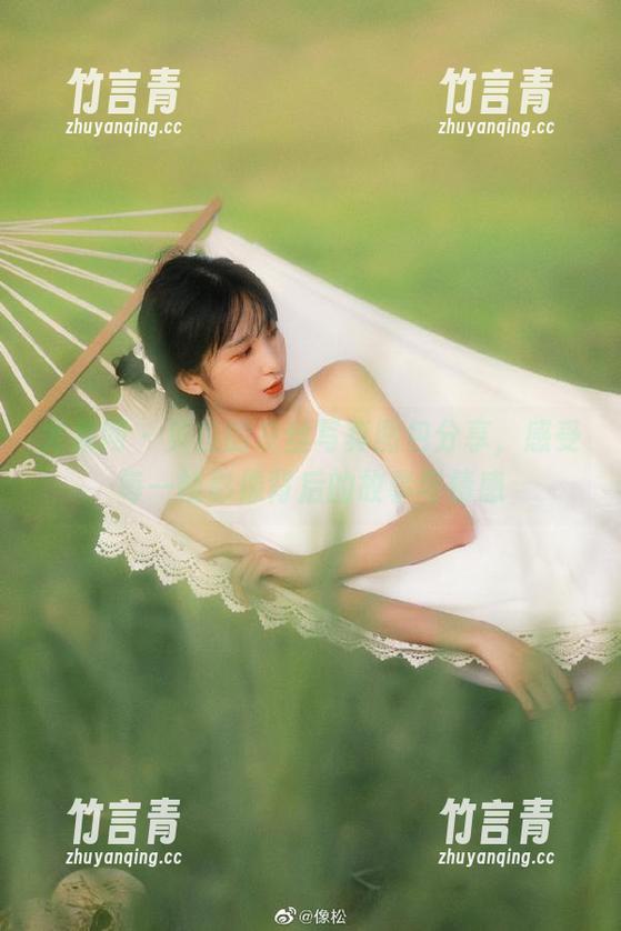 尤果网-贝拉 尤果网 - 贝拉的灰丝写真图包分享,感受每一帧影像背后的故事与情感