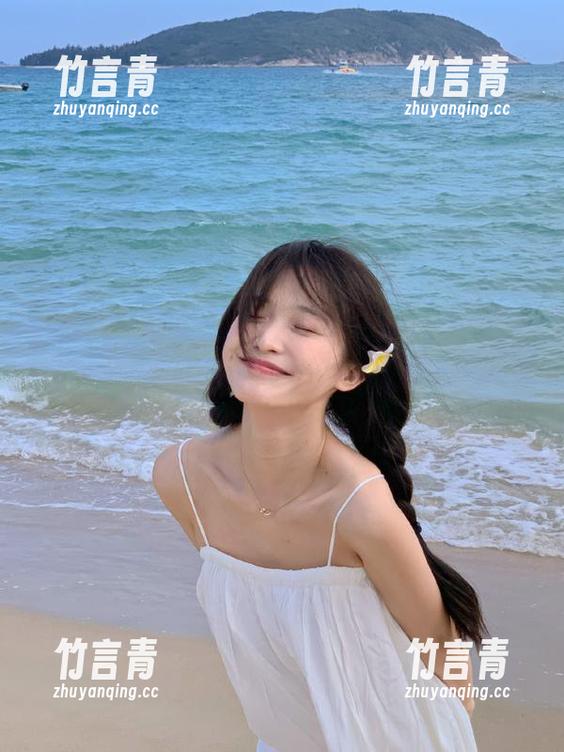 尤蜜荟 - 舒适与时尚的碰撞，Emily尹菲短裤写真美图让你领略个性魅力与无限创意！