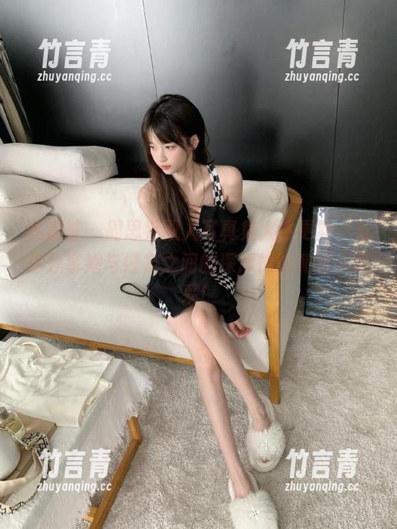 尤蜜荟-周思乔 尤蜜荟 - 周思乔双人写真集火热更新,与你分享她与好友之间的深厚情谊和迷人风采!